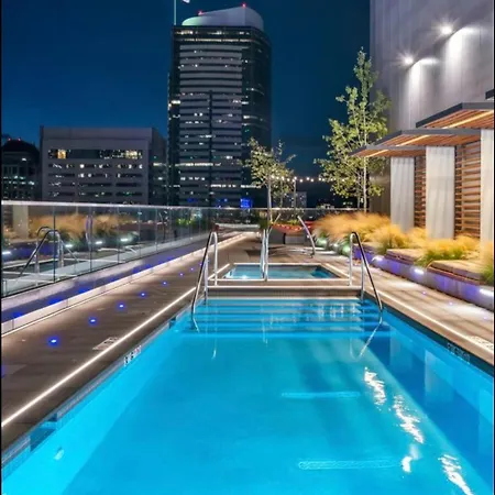 Apartamento Highrise Haven With 5-Star Amenities And Luxury Perks In Downtown Seattle